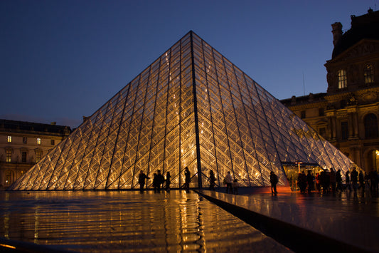 A Journey Through Art: Exploring the Fascinating Histories of Four Famous Art Galleries